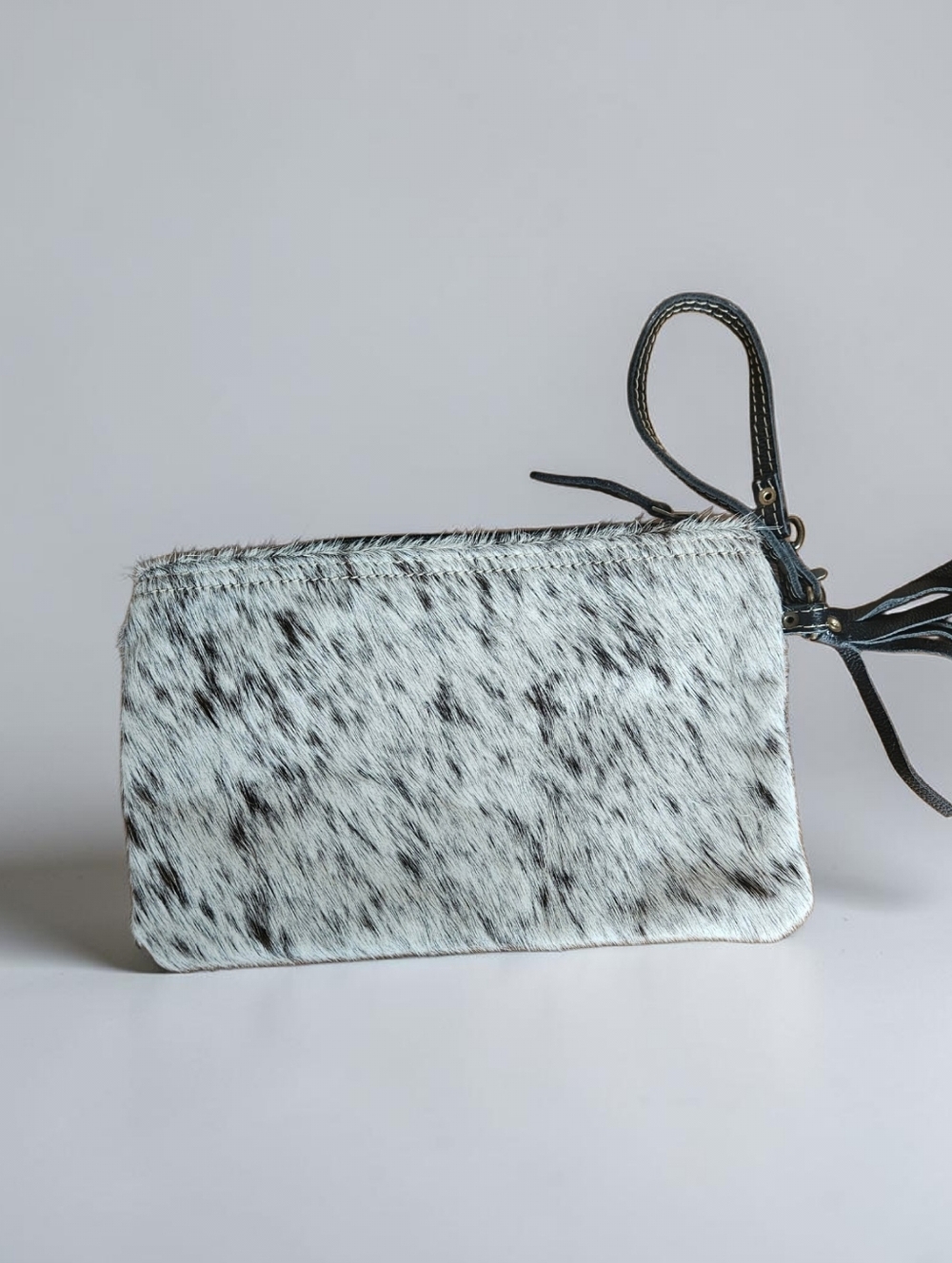 Myra NWOT Wristlit Clutch Cowhide